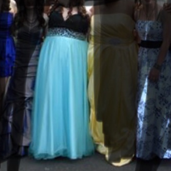 Beautiful Size 18 Gown/prom dress - Picture 6 of 6